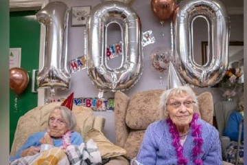 100 வயதை கடந்த இரட்டை சகோதரிகள்.., நீண்ட நாள் வாழ இதுவே காரணம் என நெகிழ்வு