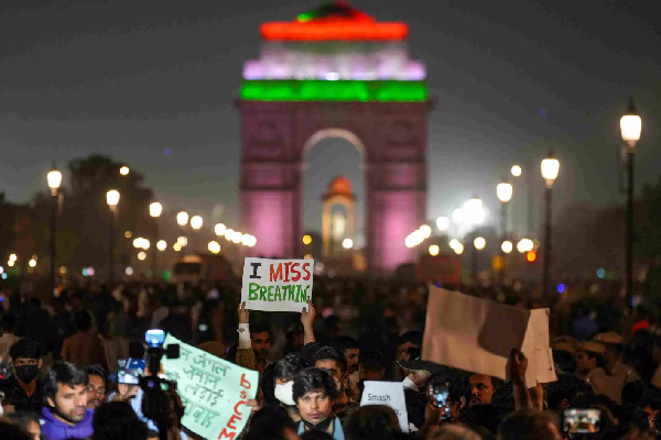 திடீர் போராட்டத்தில் குதித்த மாணவர்கள் - பரபரப்பான தலைநகரம்! | Delhi Air Pollution Protest Students Arrest