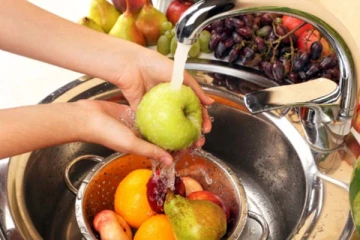 பழங்களை சரியான முறையில் சுத்தப்படுத்துகின்றீர்களா? நிபுணர்கள் எச்சரிக்கை