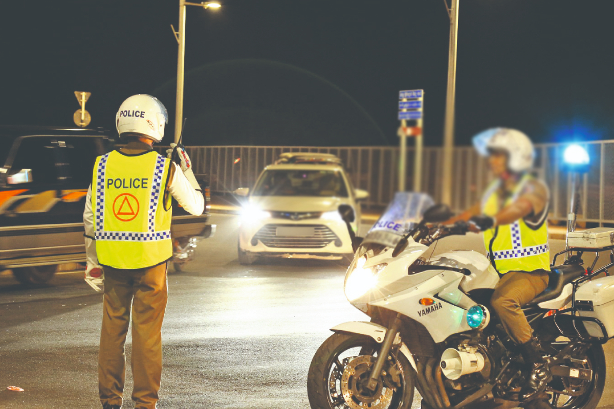 கோர விபத்தில் குடும்பஸ்தர் பலி! மனைவி - பிள்ளைகள் படுகாயம் | Family Member Dies Accident Wife Children Injured