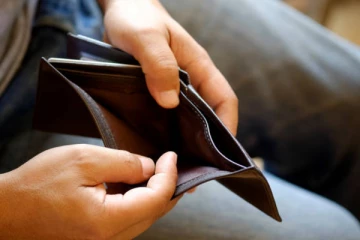 பர்ஸ் காலியா இருக்கா? இந்த ஒரே ஒரு அதுல வையுங்க....அடுத்த நாளே கை நிறைய பணம் வீடு தேடி வரும்!