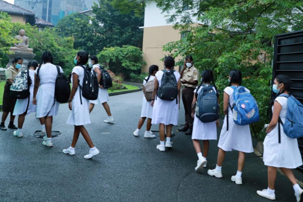 நாடளாவிய ரீதியில் இன்று ஆரம்பமாகும் பாடசாலைகள்...! | School Reopening Date Moe Department Announcement நாடளாவிய ரீதியில் இன்று ஆரம்பமாகும் பாடசாலைகள்...! | School Reopening Date Moe Department Announcement