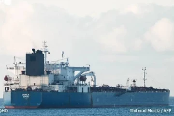 ரஷ்ய எண்ணெய் கடத்தல் கப்பலின் இந்திய மாலுமியைக் கைது செய்த பிரான்ஸ்