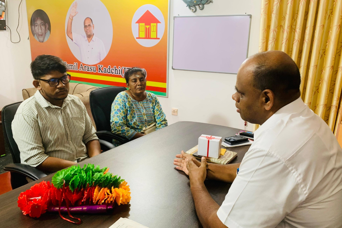 மட்டக்களப்பில் உயர்தரத்தில் சாதனை படைத்த மாணவன் சிறிநாத் எம்பியிடம் ஆசி | Medical Student Seeks Blessings Mp Srinath