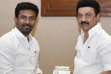 முதலமைச்சர் மு.க.ஸ்டாலினை சந்தித்த ஓபிஎஸ் மகன் ரவீந்தரநாத் குமார் எம்.பி..!