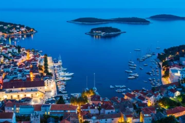 குடிபோதையில் தலைக்கேறிய குறும்புதனம்..!பால்கனியில் இருந்து தலைகீழாக விழுந்த பிரித்தானியர்