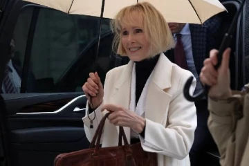 துஸ்பிரயோக வழக்கு... முன்னாள் ஜனாதிபதிக்கு ரூ 689 கோடி அபராதம் விதித்த நீதிமன்றம்