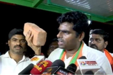 இது தான் அந்த பல்கலைக்கழகம், செங்கல்லை எடுத்து காட்டிய அண்ணாமலை - பொதுக்கூட்டத்தில் ஆவேசம்!