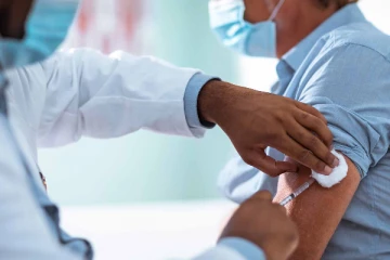 மட்டக்களப்பில் கோவிட் தொற்று அதிகமுள்ள பகுதிகளுக்கு தடுப்பூசிகளை வழங்குவதில் முன்னுரிமை