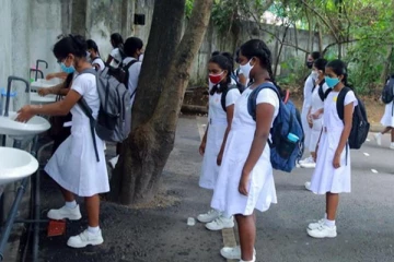 இலங்கையில் மாணவர் கொத்தணி உருவாகும் அபாயம்