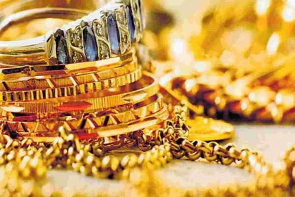 யாழில் நகைகளை திருடிய இளம் பெண் ஒருவர் கைது | Young Woman Was Arrested For Stealing Jewelry