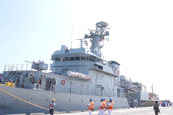 திருகோணமலையை வந்தடைந்த இந்திய நிவாரண கப்பல் | Indian Ship Arrives Trinco Port Relief Supplies