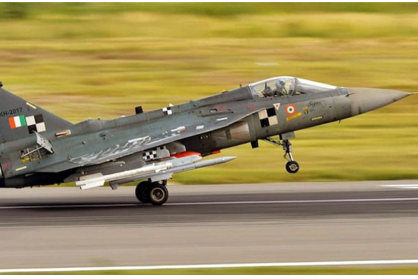 இனி எதிரி நாட்டின் ரேடாரில் சிக்காது இந்திய தேஜாஸ் போர் விமானம் - DRDO செய்த மாற்றம் | Swayam Raksha Kavach Make Tejas Ghost Enemy Radar இனி எதிரி நாட்டின் ரேடாரில் சிக்காது இந்திய தேஜாஸ் போர் விமானம் - DRDO செய்த மாற்றம் | Swayam Raksha Kavach Make Tejas Ghost Enemy Radar