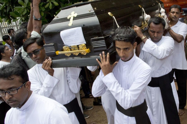 ஈஸ்டர் தாக்குதலை தடுக்காத காவல்துறை அதிகாரிகளுக்கு பதவி உயர்வு -கத்தோலிக்க திருச்சபை கடும் ஆட்சேபம் | Police Officers Did Not Prevent The Easter Attack