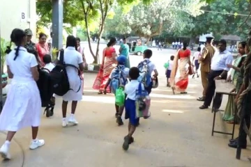 கிளிநொச்சி ஆசிரியரின்  மூர்க்கத்தனமான தாக்குதலில் மாணவனுக்கு நேர்ந்த கதி!