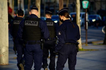 பிரான்ஸில் தமிழர் பகுதியில் பெண் ஒருவரை சீண்டிய மர்ம நபர்கள்!