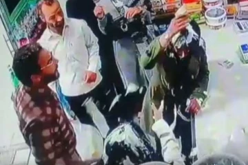 හිජාබය පැළඳ නොසිටි නොසිටි කාන්තාවන් දෙදෙනෙකුට ප්‍රහාරයක් - කැමරා කාච කාචයේ සටහන් වූ දර්ශන සහිතයි - (CCTV VIDEO)