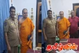 பொலிஸ் அதிகாரி ஒருவருக்கு மன்னிப்பு வழங்கிய பௌத்த தேரர் : காத்தான்குடியில் சம்பவம்