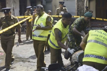 கொழும்பில் தனியார் வங்கிக்கு முன் பரபரப்பை ஏற்படுத்திய சம்பவம்