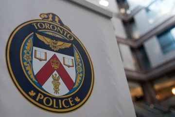 இணையத்தில் பதிவேற்றப்பட்ட படங்கள்: சிக்கிய ரொறன்ரோ பள்ளி ஆசிரியர்