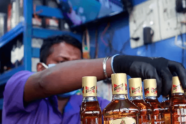 ஆளும் கட்சியின் முன்னாள் அமைச்சரின் மதுபான நிலையங்களுக்கு வைக்கப்பட்டது சீல்! - ஐபிசி தமிழ்