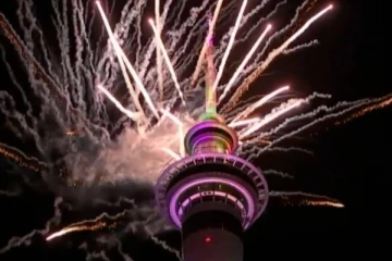 2025 புதுவருடம் உதயமானது; முதன் முதல் வரவேற்ற நாடு