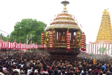 பெருந்திரளான பக்தர்களின் அரோகரா கோக்ஷம் முழங்க தேரேறி அருள் பாலித்த நல்லூர் கந்தன்! (Photos)
