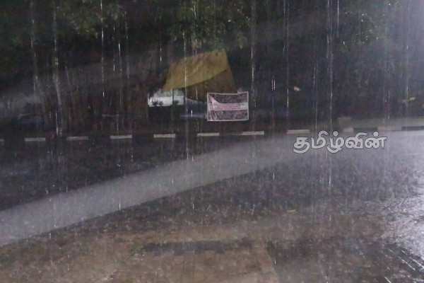 புல்மோட்டை கனிய மணல் கூட்டுத்தாபன ஊழியர்கள் கொட்டும் மழையில் சத்தியாக்கிரக போராட்டத்தில் | Lanka Mineral Sands Employees Protest Salary புல்மோட்டை கனிய மணல் கூட்டுத்தாபன ஊழியர்கள் கொட்டும் மழையில் சத்தியாக்கிரக போராட்டத்தில் | Lanka Mineral Sands Employees Protest Salary