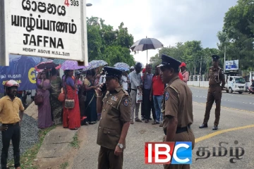 குடும்பங்கள் பிரியும் நிலை : யாழில் நாளைமுதல் தொடர் போராட்டத்தில் குதிக்கவுள்ள ஆசிரியர்கள்