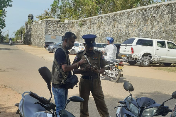 ஊடக அடையாள அட்டையை காட்டவும்: ஊடகவியலாளர் சசியை அனுமதிக்கமாட்டேன்! பிள்ளையான் பிடிவாதம் (Video) | Batticaloa Journalists Issue