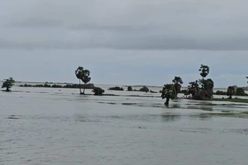 வெள்ளத்தில் மூழ்கியது மட்டக்களப்பு ; பெரும் அவதியில் மக்கள்