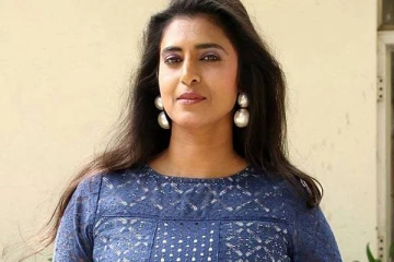 49 வயதில் படு கிளாமராக போட்டோ வெளியிட்ட நடிகை கஸ்தூரி- ஷாக்கான ரசிகர்கள்