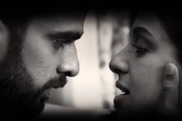 எல்லைமீறும் காட்சிகள்! இளம் நடிகைக்கு விடாமல் முத்தம் கொடுத்த நடிகர்..