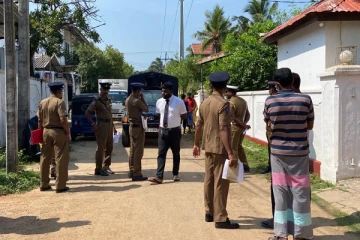 சட்ட விரோதமாக வேறுநாட்டுக்கு செல்லமுற்பட்ட 5 பேர் தமிழர் பகுதியில் வைத்து கைது!