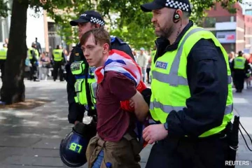 பிரித்தானியாவில் ஆயிரத்துக்கும் மேலானோர் கைது: கலவரப் பின்னணி