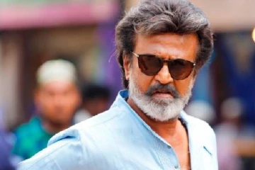 சூப்பர் ஸ்டார் ரஜினியின் லேட்டஸ்ட் புகைப்படம், யாருடன் உள்ளார் பாருங்க..