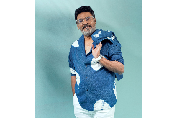 மகனுக்கே டஃப் கொடுக்கும் தந்தை.. 20 வயதை குறைத்து, மாஸ் காட்டிய நடிகர் பாக்யராஜ் | Bhagyaraj Recent Photoshoot Set Trend On Net