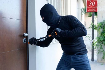 திருடிய பொருட்களை எடுத்துச் செல்ல திருடர்கள் செய்த காரியம்! இறுதியில் அரங்கேறிய ட்விஸ்ட்