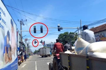 ஒரு மாதத்தில் செயலிழந்த சமிச்சை விளக்குகள்: மக்கள் விசனம்