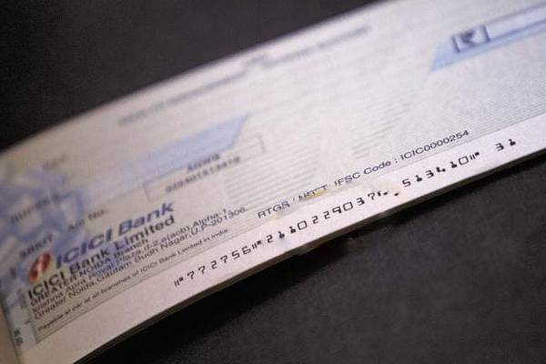 புதிய கணக்கு தொடங்குறீங்களா? வங்கி கொடுத்த அதிர்ச்சி! | Icici Bank Raises Minimum Balance Full Details