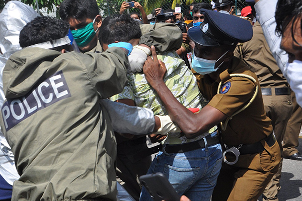 சிறிலங்காவின் அதிபர் செயலகத்திற்குள் முதன் முதலாக நுழைந்த நபர் கைது! - ஐபிசி தமிழ்