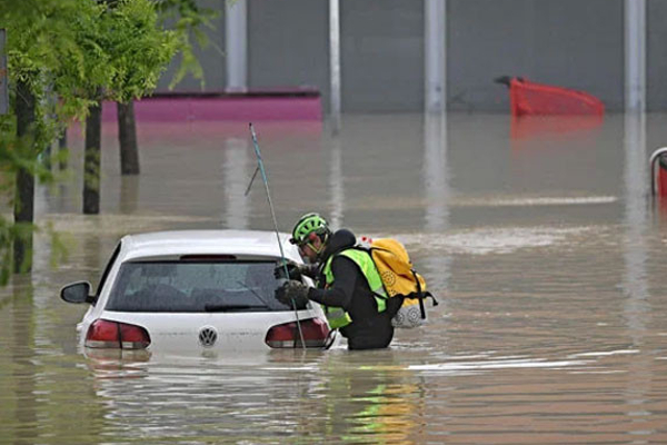 இத்தாலியின் கனமழை வெள்ளத்தால் 9 பேர் பலி! | 9 People Died Due To Heavy Rain In Italy