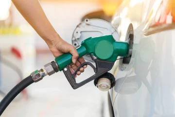 பெட்ரோல், டீசல் மூலம் இந்தியா பெறும் வருமானம்.., எவ்வளவு கோடி தெரியுமா?