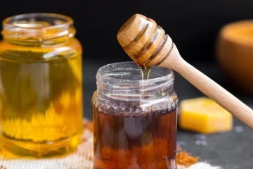 மழைக்காலத்தில் தினமும் 1 ஸ்பூன் தேன் சாப்பிட்டால் என்ன நடக்கும் தெரியுமா?