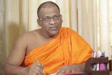 මෛත්‍රී දුන් ජනාධිපති සමාව ශ්‍රේෂ්ඨාධිකරණය අවලංගු කරයි - ඥානසාර හිමියන් නැවත සිරගත කිරීමට බන්ධනාගාර නිලධාරීන් විහාරස්ථානයට