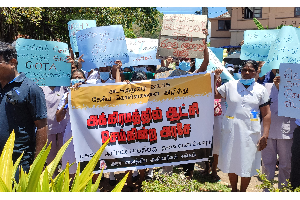 வடக்கு - கிழக்கில் அரசாங்கத்துக்கு எதிர்ப்பு தெரிவித்து பாரிய போராட்டங்கள் முன்னெடுப்பு (Photos) | Mass Protests Against The Government In North East