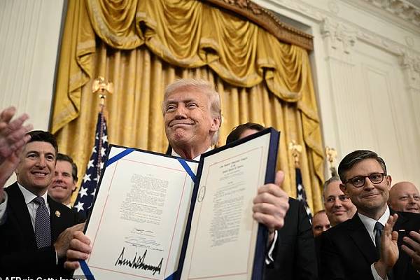 ஒரே ஆண்டில் இரு மடங்காக உயர்ந்துள்ள ட்ரம்பின் சொத்து மதிப்பு | Trump Net Worth Doubles ஒரே ஆண்டில் இரு மடங்காக உயர்ந்துள்ள ட்ரம்பின் சொத்து மதிப்பு | Trump Net Worth Doubles