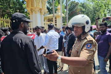 திரும்பி வரும் வரை தொடரும்..! யாழ். பல்கலைக்கழகம் முன்பாக ஆரம்பமான போராட்டம்