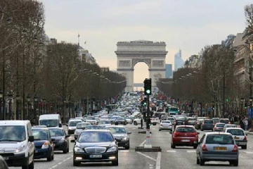 2022ஆம் ஆண்டுக்குள் பரிசின் மையத்தில் கார் போக்குவரத்தைக் குறைக்க திட்டம்