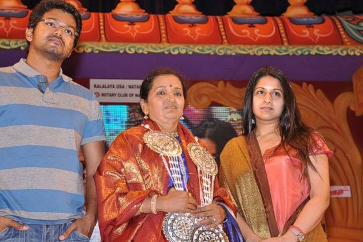 விஜய் அம்மாவிடம் சங்கீதா இப்படித்தான் நடந்துப்பாங்களாம்!! அதுவும் எல்லாத்துக்குமே இதானாம்... | Throwback Shobha Chandrasekhar On Sangeetha S Bond விஜய் அம்மாவிடம் சங்கீதா இப்படித்தான் நடந்துப்பாங்களாம்!! அதுவும் எல்லாத்துக்குமே இதானாம்... | Throwback Shobha Chandrasekhar On Sangeetha S Bond